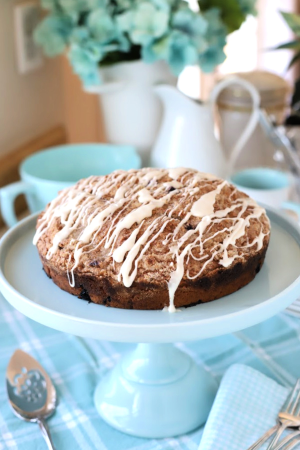 An easy recipe, blueberry buckle coffee cake is a favorite old-fashioned dessert. Moist, delicious with a sweet crumb streusel topping it is just right for snacking, breakfast or brunch.