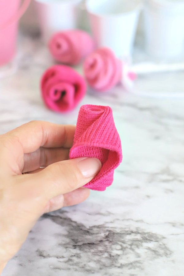 Easy step-by-step how-to for bud roses from baby socks. DIY flowers for shower bouquet and décor ideas.