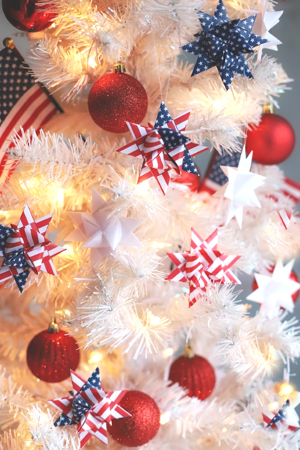 Make patriotic paper star ornaments or banner for 4th of July or Memorial Day. Celebrate America and your military hero with easy how-to video using paper strips.