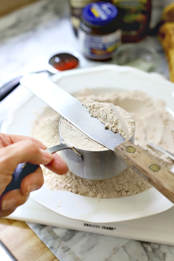 How to measure flour