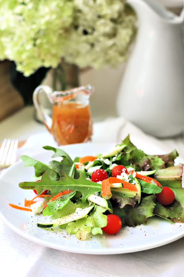 How-to for when and how to plant, pick and harvest for fresh and healthy salads.