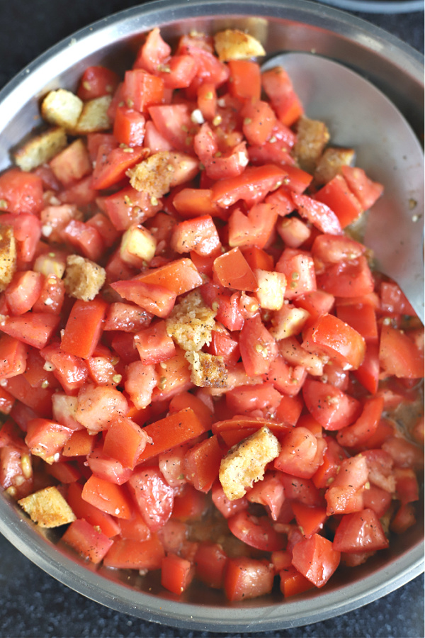 Easy recipe for old fashioned scalloped tomatoes.