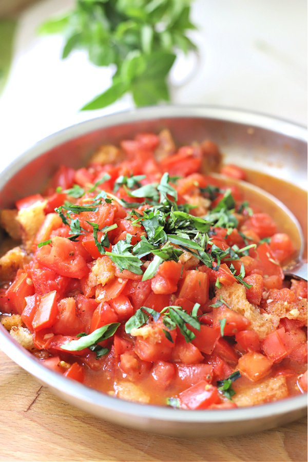 Easy recipe for old fashioned scalloped tomatoes.