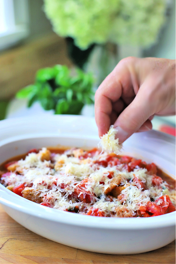 Easy recipe for old fashioned scalloped tomatoes.