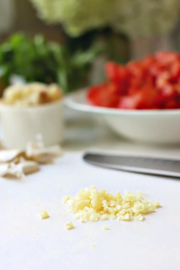 Easy recipe for old fashioned scalloped tomatoes.