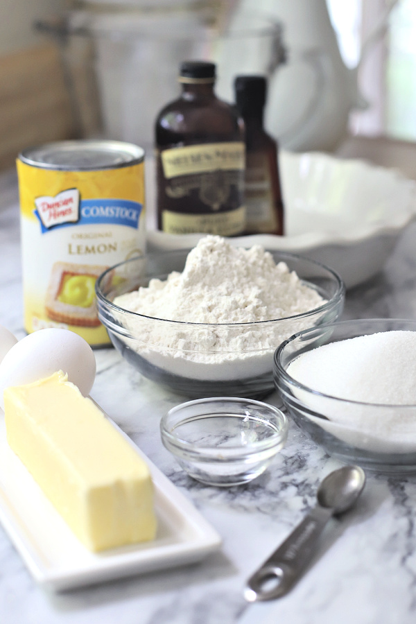 Easy step-by-step how-to for making a yummy frosted lemon Danish pie.