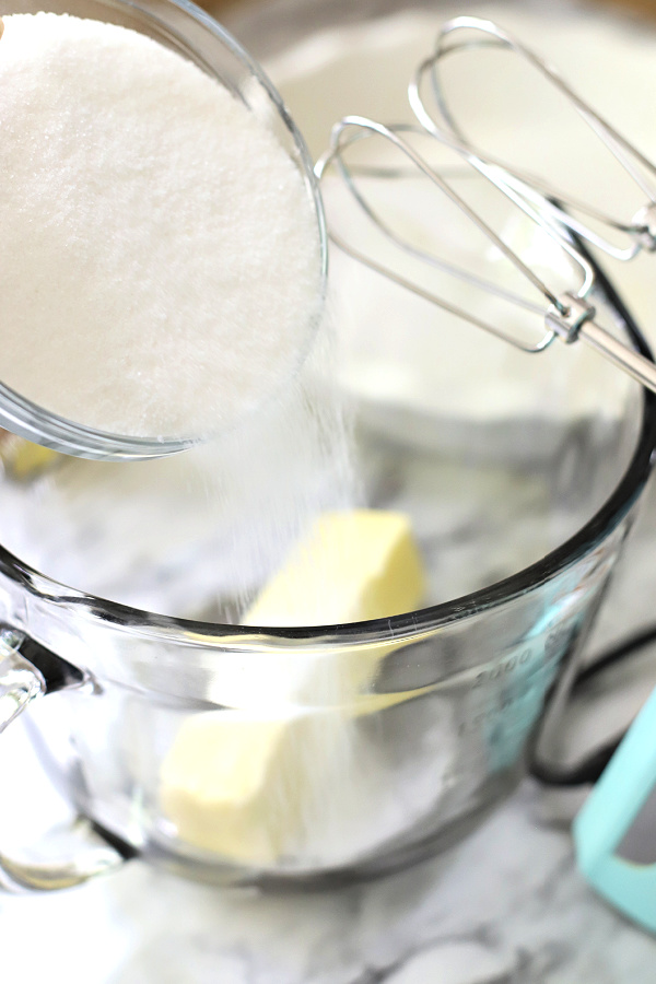 Easy step-by-step how-to for making a yummy frosted lemon Danish pie.