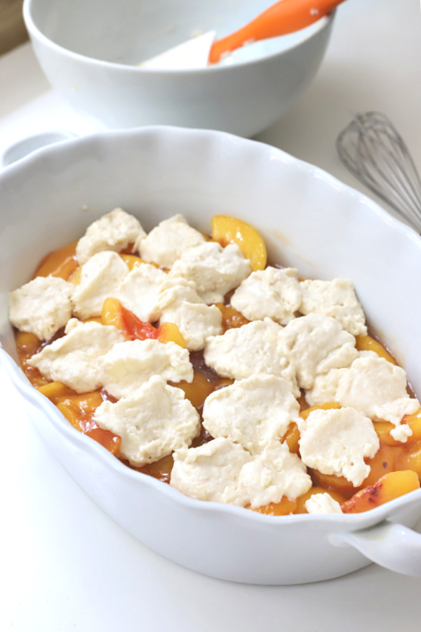 Easy recipe with step-by-step pics to make old fashioned peach cobbler.