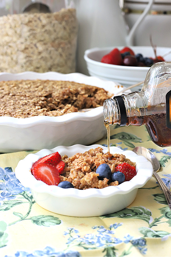 easy recipe for homemade baked oatmeal for breakfast, brunch and dessert.