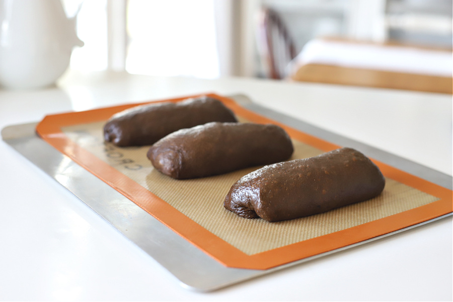 shaped loaves steakhouse dark brown bread recipe