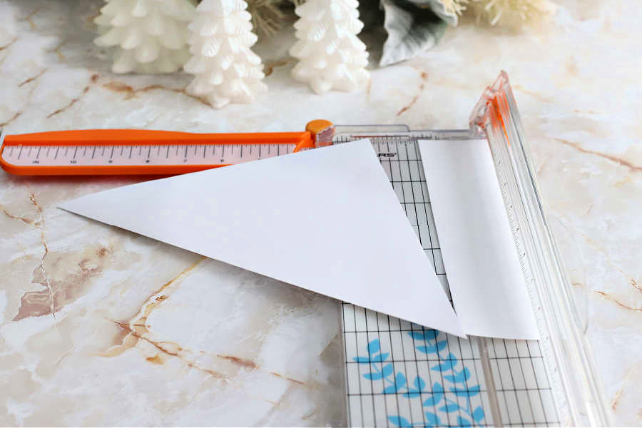 folding paper for snowflakes