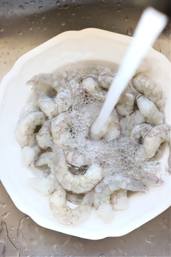 cleaning shrimp for one pan lemon shrimp dinner