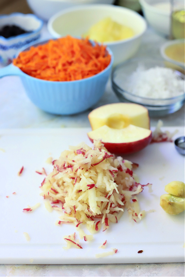 Grated apple for muffins