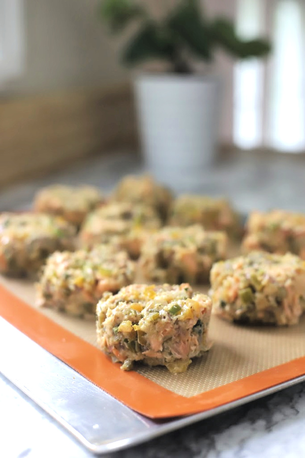 Easy recipe for golden brown pan-fried fresh salmon patties with chopped veggies, mayo and Old Bay. Serve these cakes with a tasty tartar sauce.