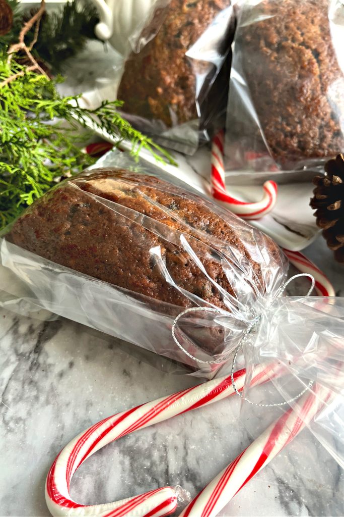 Fig and Date Nut Bread mini loaves for Christmas gifts from your kitchen gift giving.