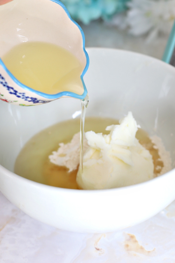 3-ingredients for making Goop easy cake pan release for baking.