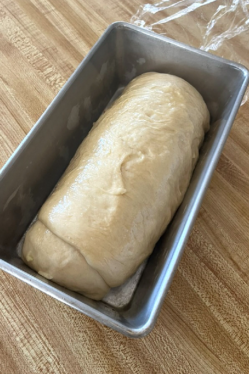 Easy recipe for homemade bread machine cinnamon swirl yeast bread with apples.