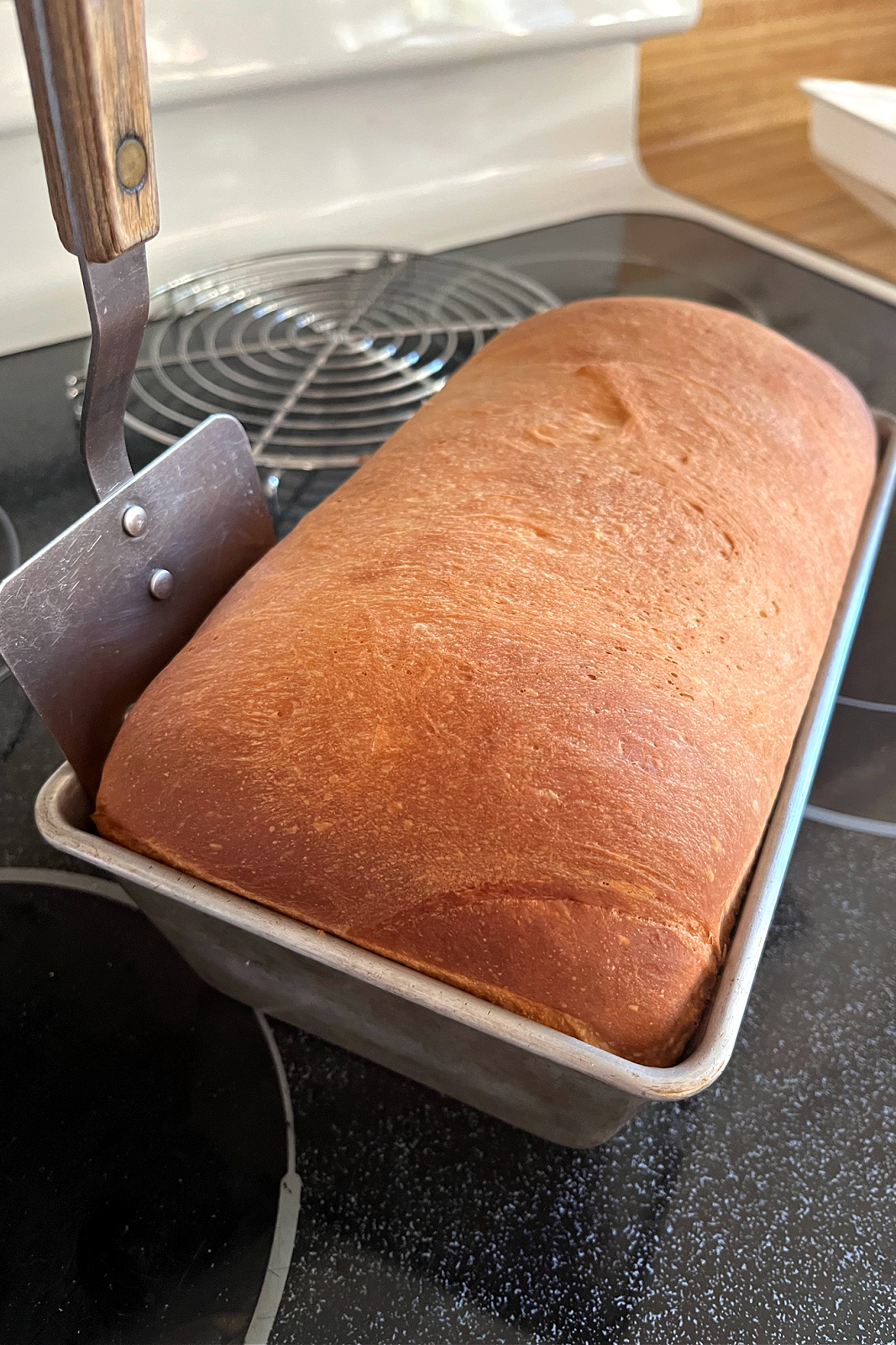 Easy recipe for homemade bread machine cinnamon swirl yeast bread with apples.