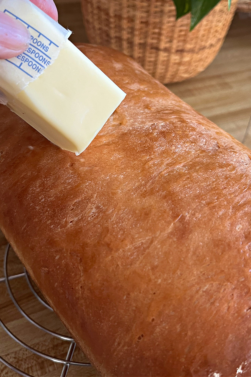 Easy recipe for homemade bread machine cinnamon swirl yeast bread with apples.