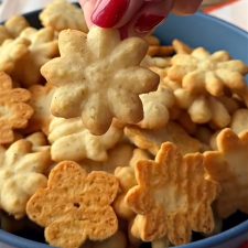 Cheddar Spritz Crackers